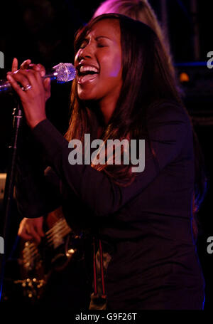 Maria Lawson bei der Launch-Party des neuen kommerziell freien tv-Musikkanals "Bubble Hits" im Soho Hotel im Zentrum von London. Bilddatum: Dienstag, 8. August 2006. Bildnachweis sollte lauten: Yui Mok/PA. Stockfoto