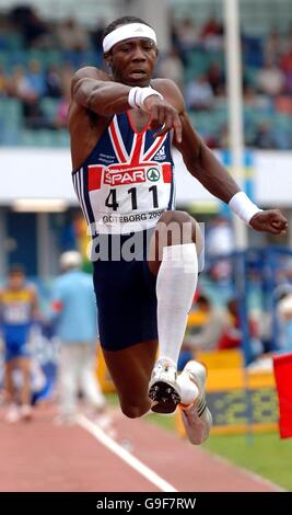 Großbritanniens Phillips Idowu im Triple Jump Finale während der Leichtathletik-Europameisterschaften in Göteborg, Schweden. Stockfoto