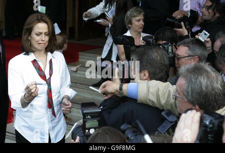 Sigourney Weaver im Dominion Theater in Edinburgh für die Premiere von Snow Cake während des Edinburgh International Festival. Stockfoto