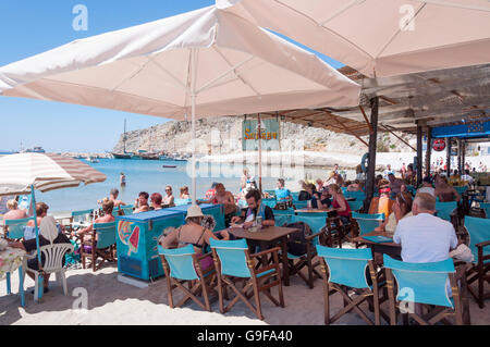 Sonnenuntergang Taverne am Strand, Pserimos Stadt, Pserimos, der Dodekanes, Süd Ägäis, Griechenland Stockfoto