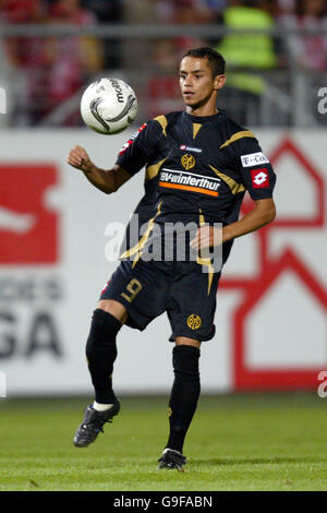 Fußball - freundlich - FSV Mainz 05 V Liverpool - Stadium AM Bruchweg. Mimoun Azaouagh, FSV Mainz 05' Stockfoto