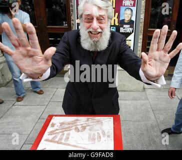 Dubliners Frontmann mit Bronzeguss geehrt Stockfoto