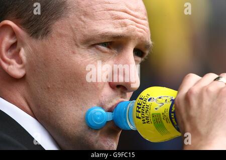 Fußball - FA Barclays Premiership - Watford / Manchester United - Vicarage Road. Adrian Boothroyd, Manager von Watford Stockfoto