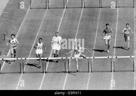 (l-r) R Larsson (Schweden) Dritter, D White (Ceylon) Zweiter, R Ault (USA) Vierter, Roy Cochran (USA) erster, Ottavio Missoni (Italien) Sechster und Y Cros (Frankreich) Fünfter Stockfoto