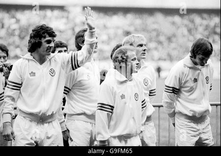 (L-R) Joe Jordan von Leeds United, Paul Madeley, Billy Bremner, Terry Yorath und Allan Clarke vor dem Spiel abgebildet Stockfoto