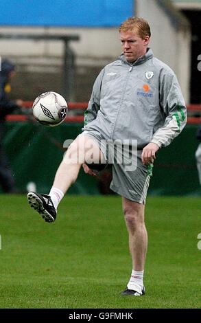 FUSSBALL - Irland Trainingseinheit - Lansdowne Road. Steve Staunton, Manager der Republik Irland, während eines Trainings in der Lansdowne Road in Dublin. Stockfoto