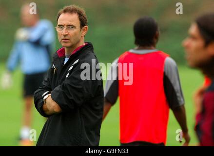 Neuer Aston Villa Manager Martin O'Neill während einer Ausbildung Seesion in der Villa Bodymoor Heath Trainning Boden heute Morgen. Stockfoto