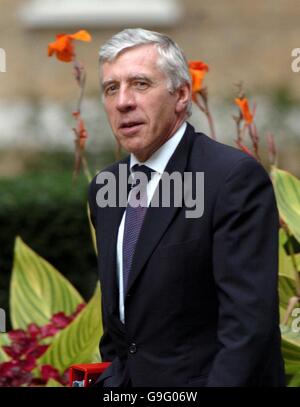 Großbritanniens Führer des House Of Commons, Jack Straw, kommt in 10 Downing Street im Zentrum von London. Stockfoto