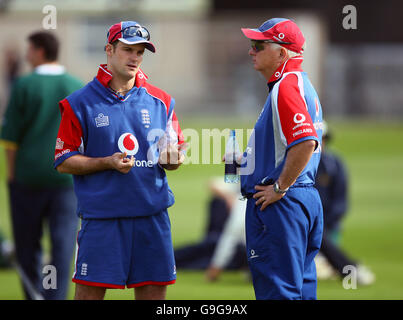 England Kapitän Andrew Strauss und Trainer Duncan Fletcher Stockfoto