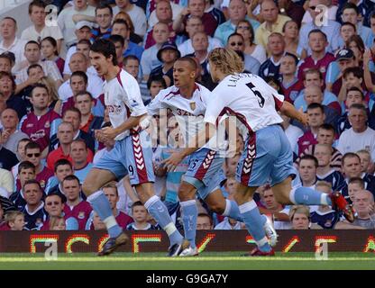 Fußball - Barclays Premier League - West Ham United gegen Aston Villa - Upton Park - London Stockfoto