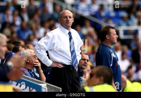 Fußball - FA Barclays Premiership - Reading / Middlesbrough - Madejski Stadium. Reading Manager Steve Coppell Stockfoto