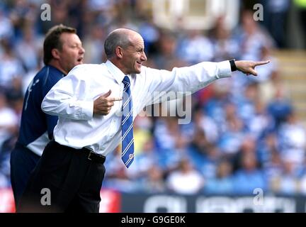 Fußball - FA Barclays Premiership - Reading / Middlesbrough - Madejski Stadium. Reading Manager Steve Coppell Stockfoto