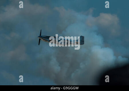Eine P-51-D aus dem zweiten Weltkrieg überfliegt den Maryland-Himmel auf der gemeinsamen Basis Andrews Airshow 2015 Stockfoto