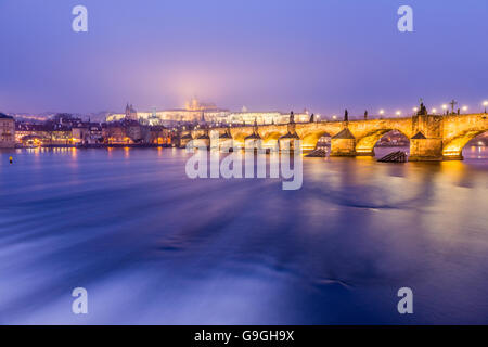 Prag-Karlsbrücke bei Nacht