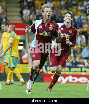 Fußball - Coca-Cola Football League Championship - Norwich City / Burnley - Carrow Road. Alan Mahon von Burnley feiert das vierte Tor Stockfoto