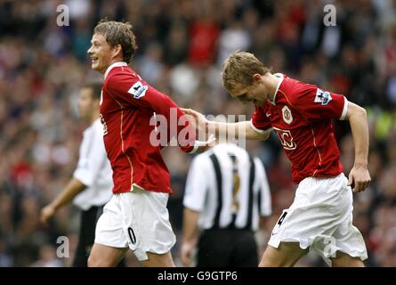 Fußball - FA Barclays Premiership - Manchester United / Newcastle United - Old Trafford. Ole Gunnar Solskjaer feiert das Tor für Manchester United Stockfoto