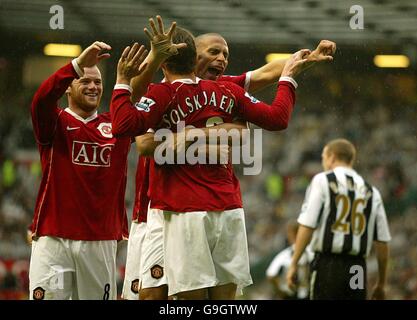 Fußball - FA Barclays Premiership - Manchester United / Newcastle United - Old Trafford. Ole Gunnar Solskjaer feiert das Tor für Manchester United Stockfoto