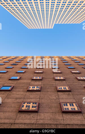 Bank of American Gebäude Reflexionen in Windows von Bob Casey Federal Courthouse Gebäude auf der anderen Straßenseite - bei Sonnenuntergang Stockfoto