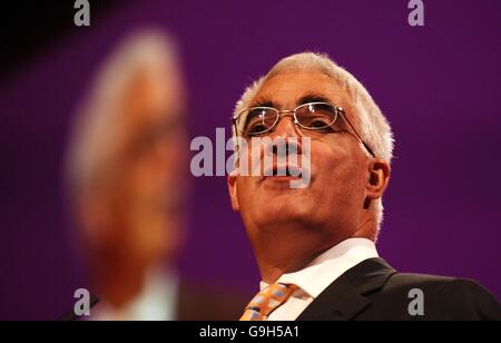 Handels- und Industriesekretär Alistair Darling spricht auf der Konferenz Stockfoto