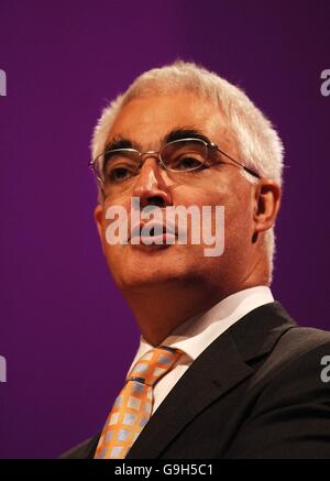 Handels- und Industriesekretär Alistair Darling, spricht auf der Konferenz Stockfoto