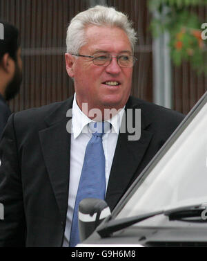 Der pakistanische Cricket-Trainer Bob Woolmer kommt heute zum zweiten Tag der ICC-Disziplinarverhandlung gegen den pakistanischen Kapitän Inzamam-ul-Haq im Brit Oval in London an. Stockfoto