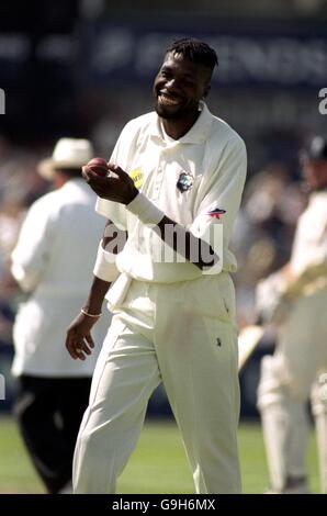 Cricket - Dritter Cornhill Versicherungstest - England gegen Westindien - Dritter Tag. Curtley Ambrose, Westindien Stockfoto