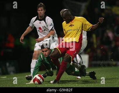 Fußball - FA Barclays Premiership - Watford / Fulham - Vicarage Road. Damien Francis von Watford erzielt ein eigenes Tor Stockfoto