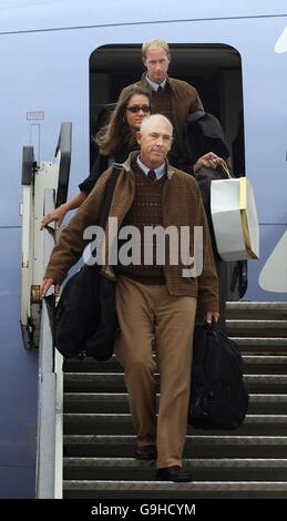 US Ryder Cup Golfkapitän Tom Lehman führt sein Team vom Flughafen Dublin aus. Stockfoto