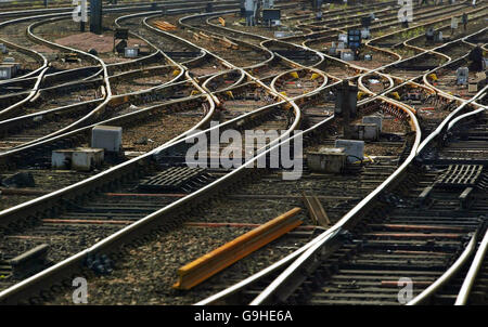 Bahngleise am Eingang zum Bahnhof Glasgow Central. Stockfoto