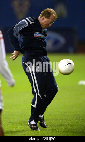 Fußball - UEFA European Championship 2008 Qualifikation - Gruppe E - Kroatien gegen England - England Training - Maksimir Stadium. Englands Manager Steve McClaren während des Trainings Stockfoto