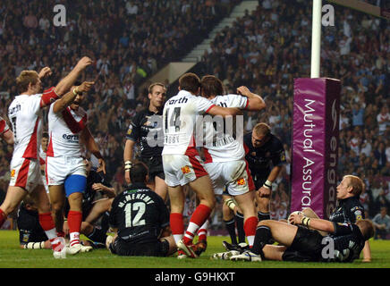 Rugby League - Super League Grand Final zu engagieren - Rumpf V St Helens - Old Trafford Stockfoto