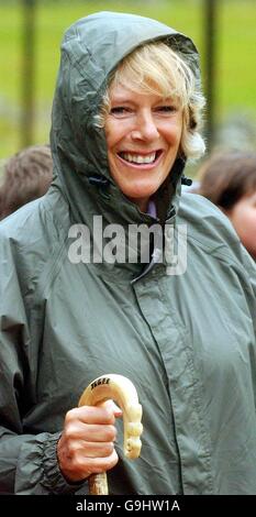 Camilla beteiligt sich an 10 Meile Charity Wanderung Stockfoto