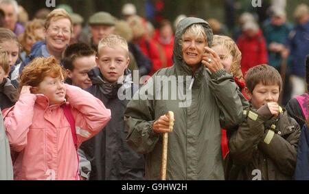 Die Herzogin von Rothesay startet eine Woche Spaziergänge zur Unterstützung der National Osteoporose Society (NOS) mit einer Wanderung um Loch Muick auf dem Balmoral Estate in Schottland. Stockfoto