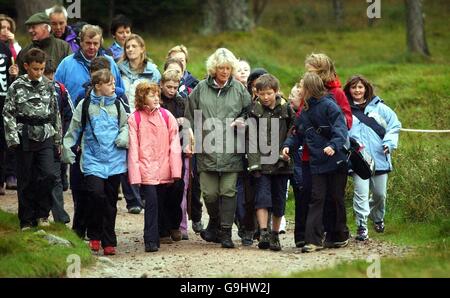 Die Herzogin von Rothesay startet eine Woche Spaziergänge zur Unterstützung der National Osteoporose Society (NOS) mit einer Wanderung um Loch Muick auf dem Balmoral Estate in Schottland. Stockfoto