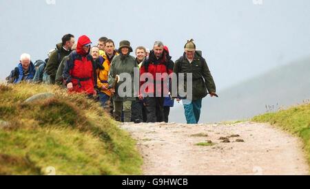 Die Herzogin von Rothesay startet eine Woche Spaziergänge zur Unterstützung der National Osteoporose Society (NOS) mit einer Wanderung um Loch Muick auf dem Balmoral Estate in Schottland. Stockfoto