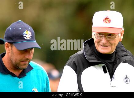 Europas Jose Maria Olazabal mit Kurseigentümer Dr.Michael Smurfit Stockfoto