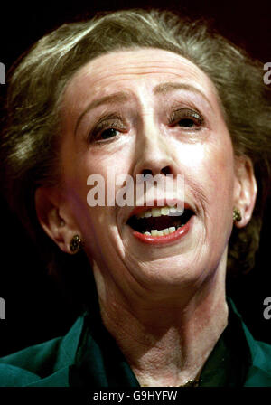 Außenministerin Margaret Beckett spricht auf der Labour Party Konferenz in Manchester. Stockfoto