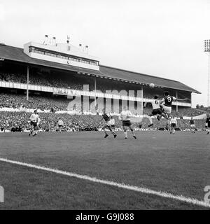 Fußball - Football League Division One - Tottenham Hotspur V Arsenal - White Hart Lane Stockfoto