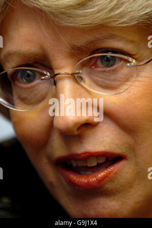 Patricia Hewitt Gesundheitsminister besucht Bedford Krankenhaus Stockfoto