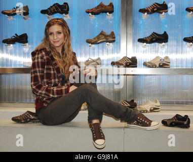 Ashlee Simpson In Sketchers Photocall - London. DIE US-Sängerin Ashlee Simpson feiert den Start ihrer neuen Sketchers-Schuhkampagne in der Oxford Street, London. Stockfoto