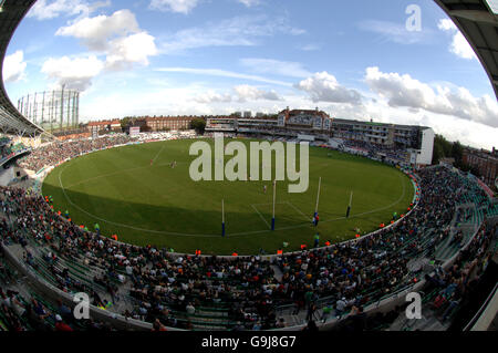 Australian Rules Football - AFL Challenge Trophy - Port Adelaide Power V Geelong Cats - The Brit Oval Stockfoto