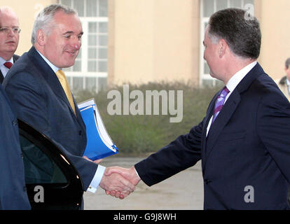 Blair und Ahern für Dezentralisierung Gespräche zu erfüllen Stockfoto