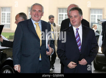 Blair und Ahern für Dezentralisierung Gespräche zu erfüllen Stockfoto
