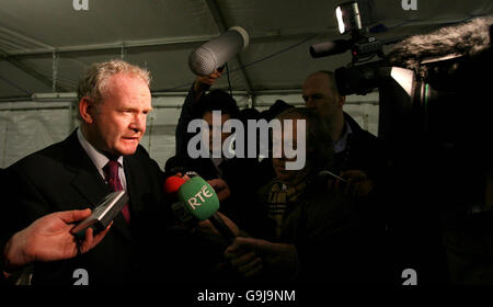 Blair und Ahern für Dezentralisierung Gespräche zu erfüllen Stockfoto