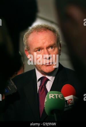 Blair und Ahern für Dezentralisierung Gespräche zu erfüllen Stockfoto