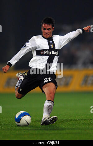 Fußball - UEFA Cup - Gruppe D - Odense gegen Parma - Fionia Park. Luca Cigarini, Parma Stockfoto