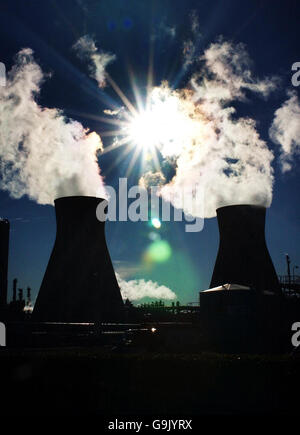 Generisches Bestandsbild der petrochemischen Fabrik Grangemouth in Falkirk, Schottland. Stockfoto