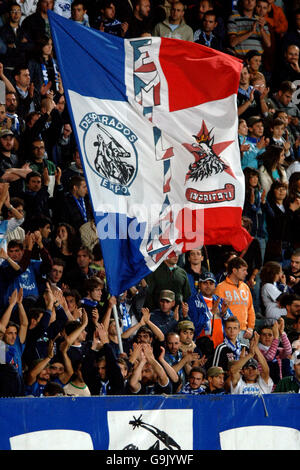 Fußball - Italienische Serie A - Empoli V Udinese - Carlo Castellani Stadium. Empoli-Fans winken während des Spiels eine riesige Flagge Stockfoto