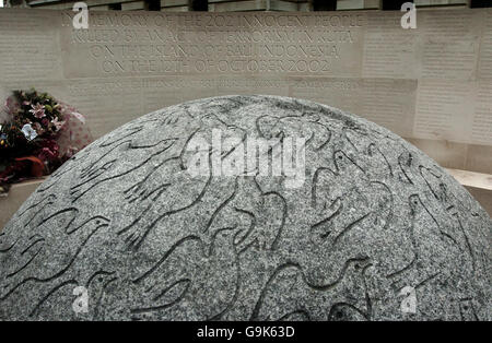 Stock: Ein Denkmal für diejenigen, die bei den Bombenanschlägen auf Bali am 12. Oktober 2002 ums Leben kamen, das sich am Fuße der Clive Steps an der Horse Guards Road in London befindet. Stockfoto