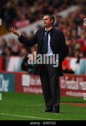 Fußball - FA Barclays Premiership - Sheffield United / Chelsea - Bramall Lane. Jose MourInhour, Chelsea-Manager Stockfoto